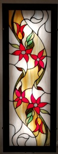 Applique murale en vitrail Tiffany de style Art Nouveau (hauteur 96 cm, largeur 35 cm, épaisseur hors tout mur-panneau : 7,5 cm)